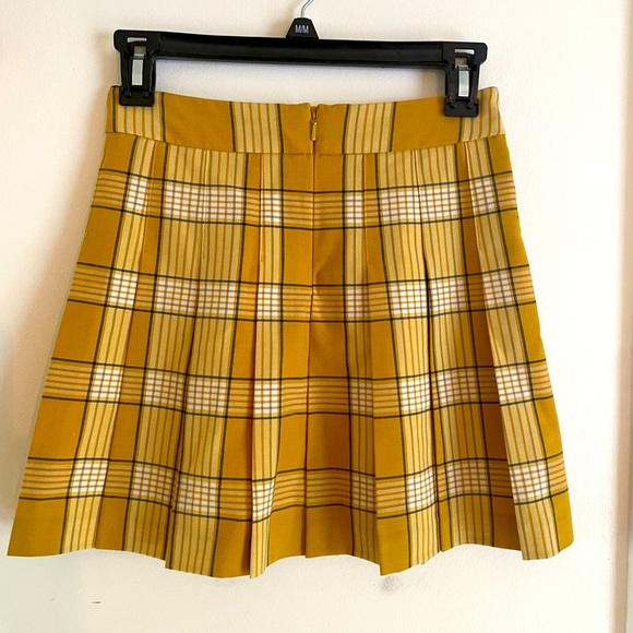 Sunday best from Aritzia …. Plaid short skirt in xs - Picture 2 of 3